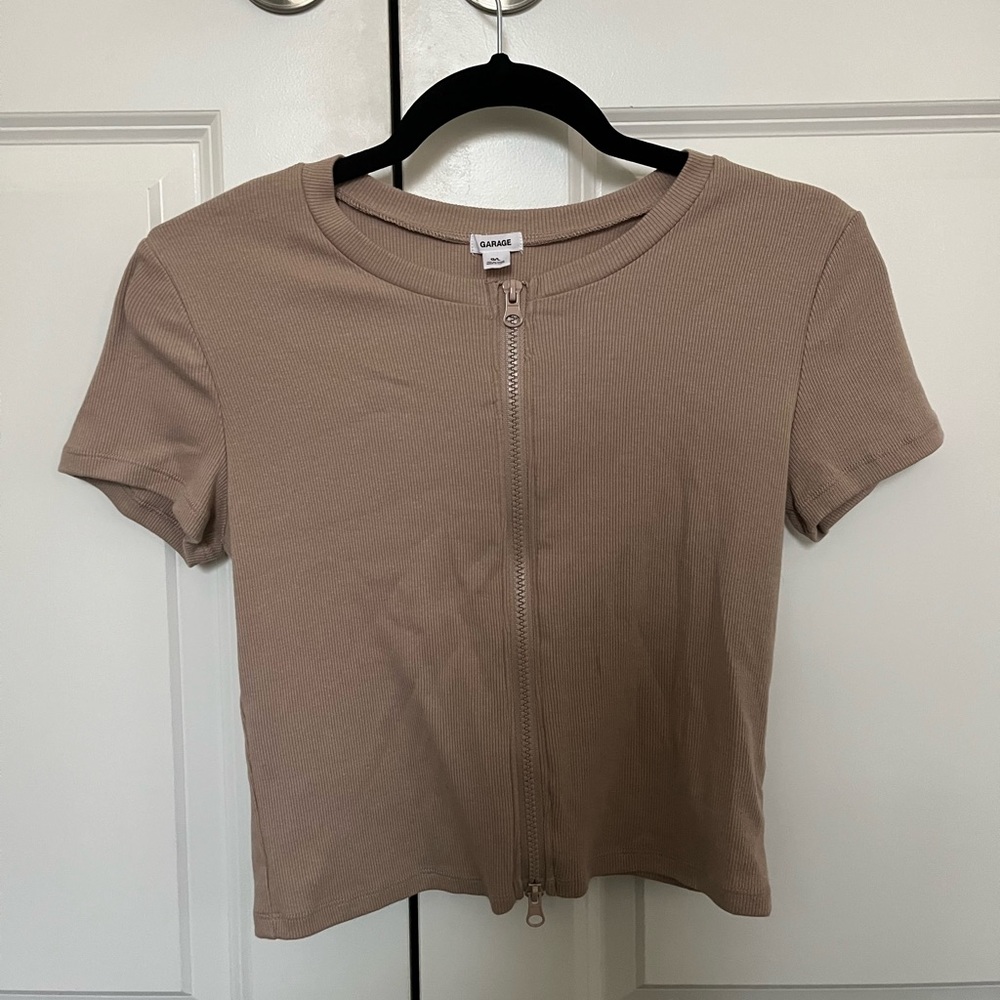 Garage light brown/tan double zip up ribbed casual short tee shirt